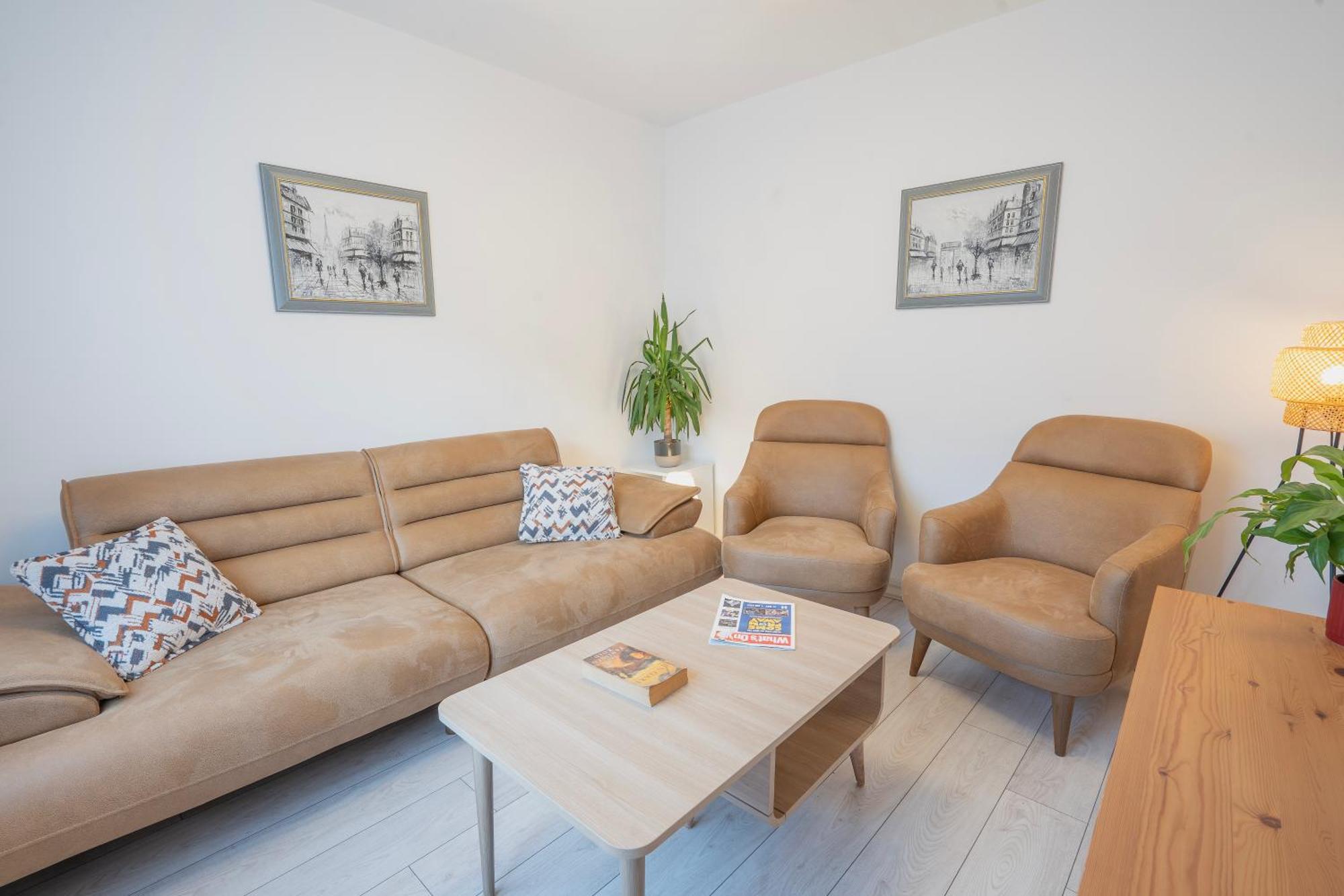 Entire 4-bed House & Parking, Steps From Icc & Utilita Arena & Broad Street * Birmingham